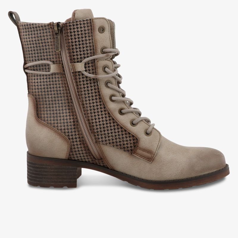 Robuster Schnürstiefel mit seitlichem Reißverschluss und bequemen Blockabsatz, klare seitliche Ansicht