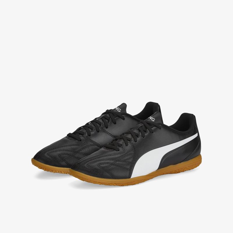 Hochwertige Indoor-Sportschuhe mit rutschfester Sohle und stilvollem Design für optimalen Komfort und Leistung.