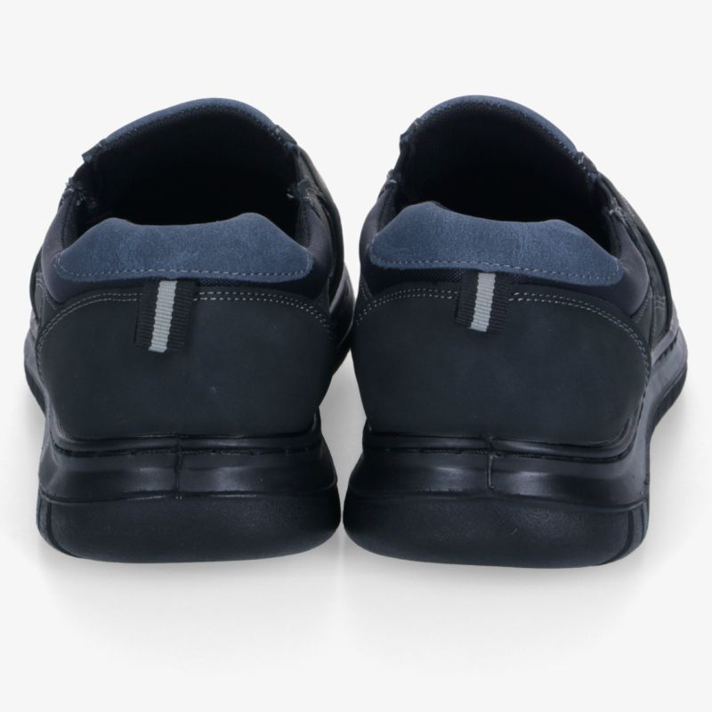Schwarze Sportschuhe mit blauem Fersenbereich, komfortabel und stabil, Rückansicht