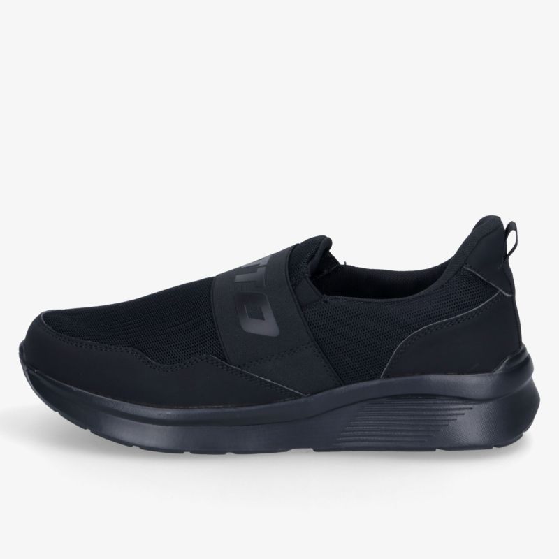 Leichter schwarzer Slip-On Sneaker mit rutschfester Sohle und flexiblem Obermaterial, bequemer Schuh für Alltag und Freizeit