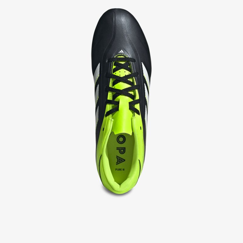 Sportlicher Schuh mit robustem Design und leuchtend grüner Innenseite für optimalen Tragekomfort