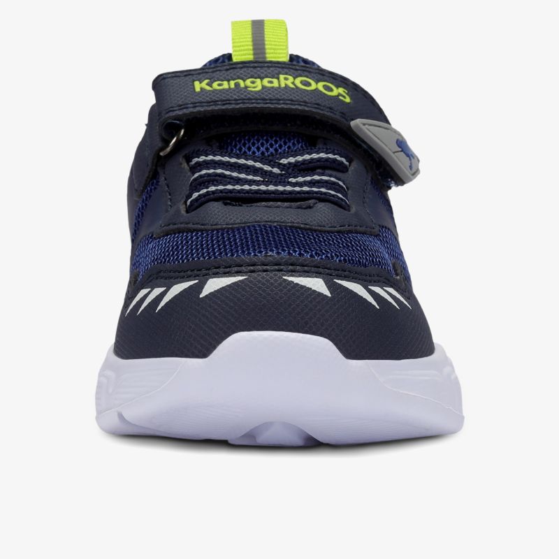 Sportlicher Schuh mit atmungsaktivem Obermaterial und rutschfester Sohle in Frontansicht
