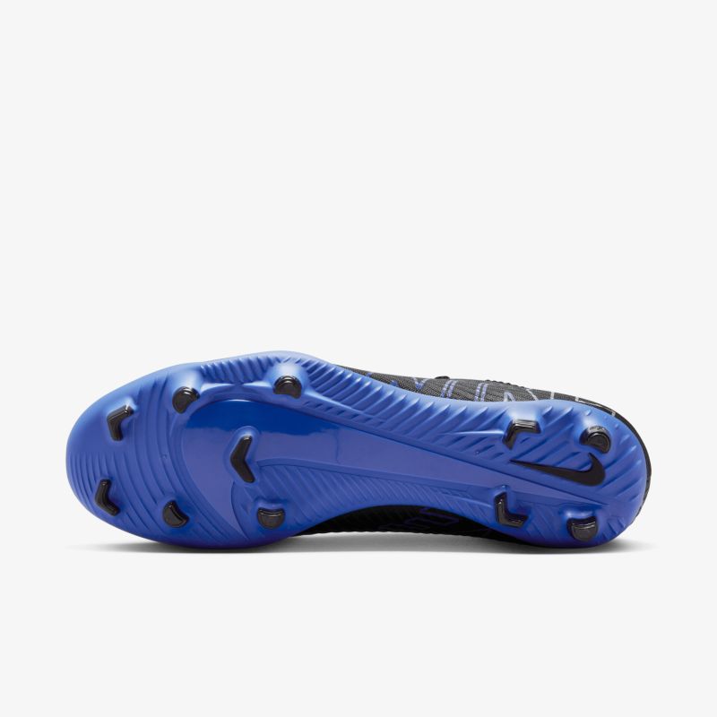 Schuhunterseite mit robustem Nockenprofil für optimale Traktion und Stabilität im Outdoor-Sport