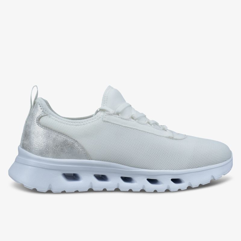 Moderner weißer Sneaker mit atmungsaktiver Sohle für hohen Tragekomfort.
