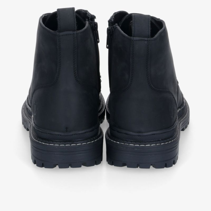 Schwarze Stiefel aus robustem Material mit praktischem Reißverschluss und festem Stand von hinten