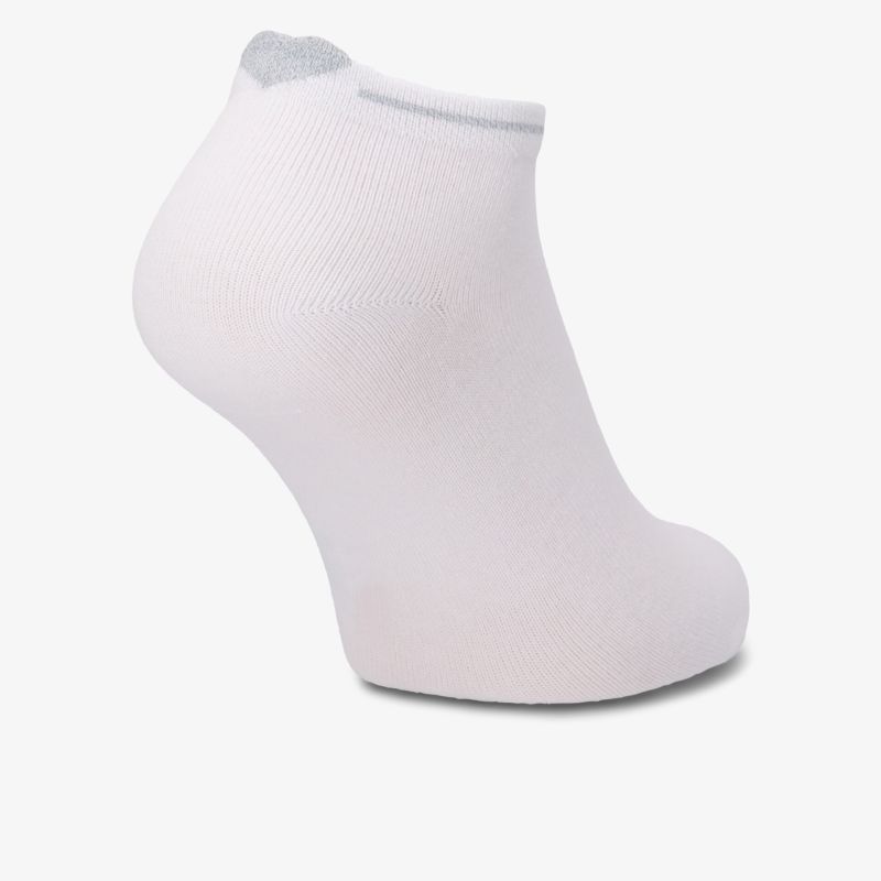 Weiße Socken, elastisch und bequem für jede Gelegenheit.