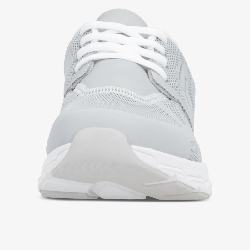Moderner heller Sneaker mit atmungsaktiver Mesh-Optik und gepolsterter Sohle für hohen Tragekomfort