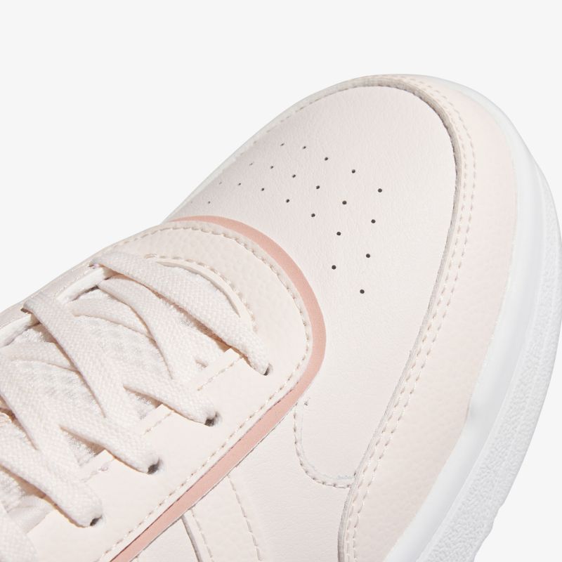 Eleganter Sneaker in zartem Rosa mit gepolsterter Sohle und atmungsaktivem Design. Perfekt für jeden Anlass.