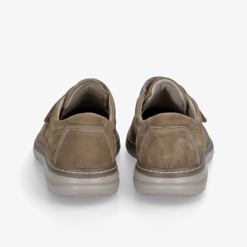 Robuste und komfortable Schuhe mit flexibler Passform und rutschfester Sohle, Rückansicht sichtbar