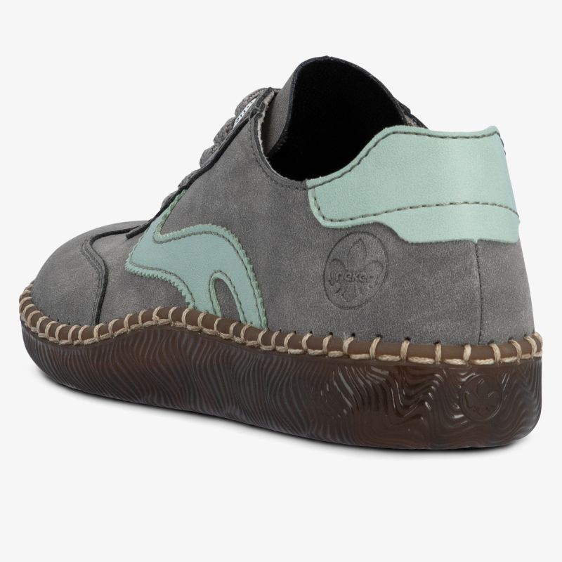 Bequemer Schuh mit robuster Sohle, weicher Polsterung und hochwertiger Verarbeitung, seitliche Ansicht