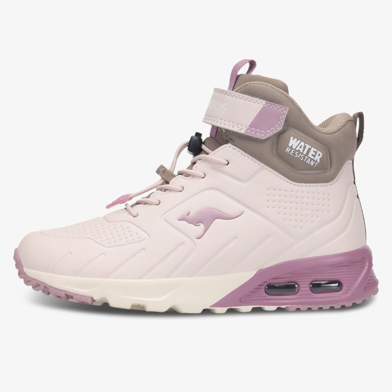 Leichter sportlicher Sneaker mit robuster Sohle, elastischer Schnürung und bequemem Tragekomfort