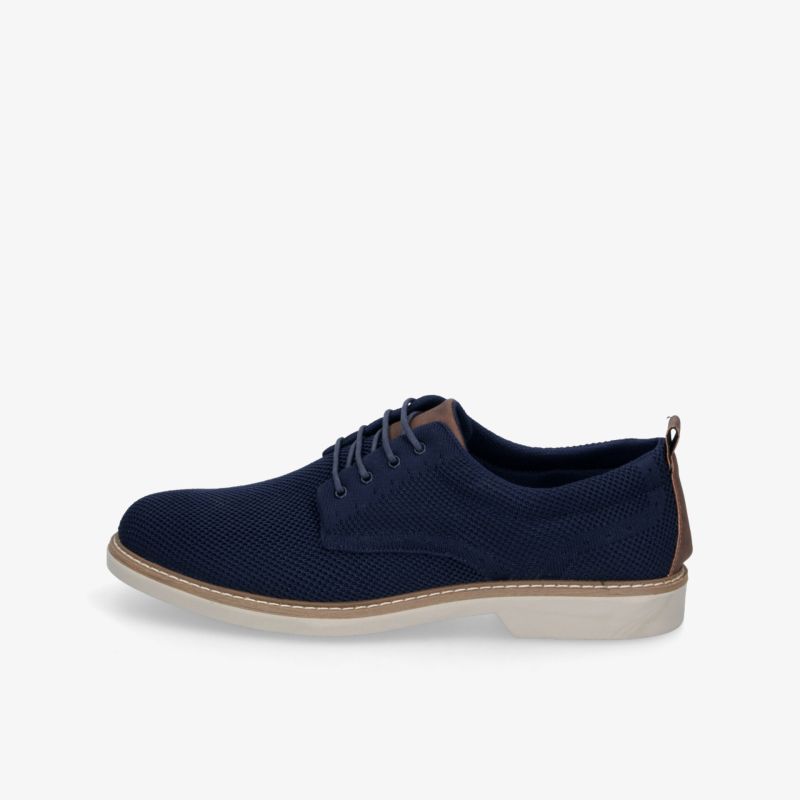 Leichter und bequemer Schuh mit atmungsaktivem Obermaterial und flexibler Sohle, moderne Schnürung, seitliche Ansicht