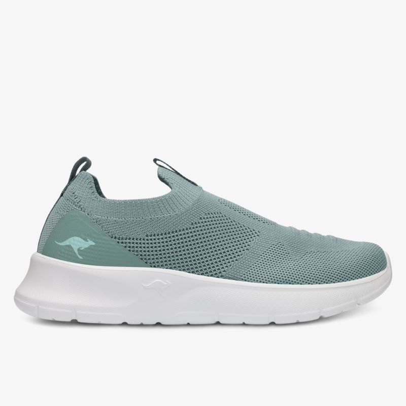 leichter und atmungsaktiver Sneaker mit flexiblem Design und rutschfester Sohle in seitlicher Ansicht