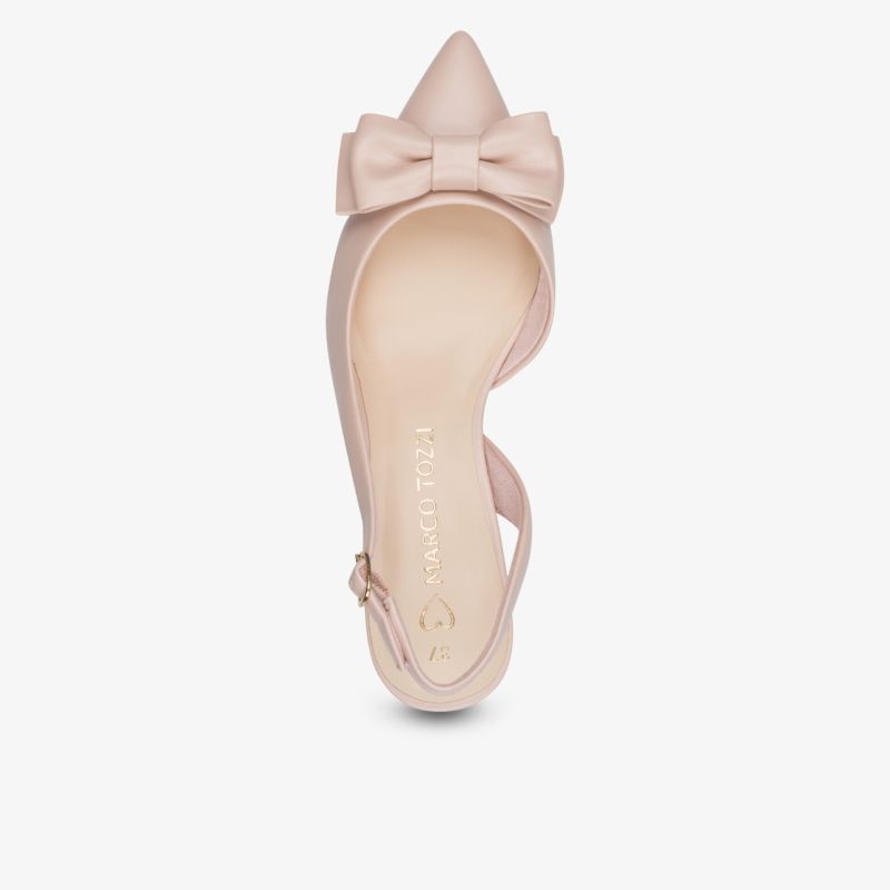 Eleganter Schuh mit spitzer Form und großer Schleife, bequem und hochwertig verarbeitet