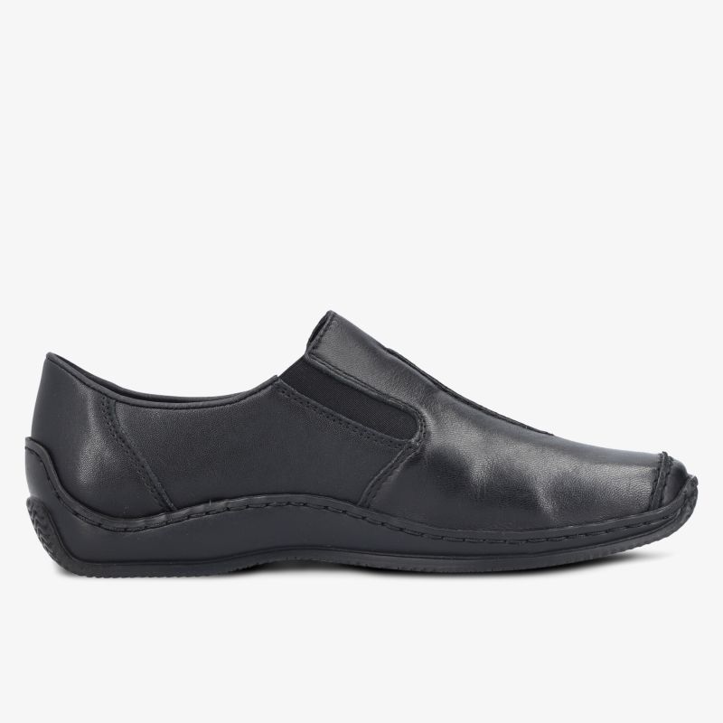 Eleganter schwarzer Schuh aus Leder mit komfortabler Sohle, seitlich fotografiert.