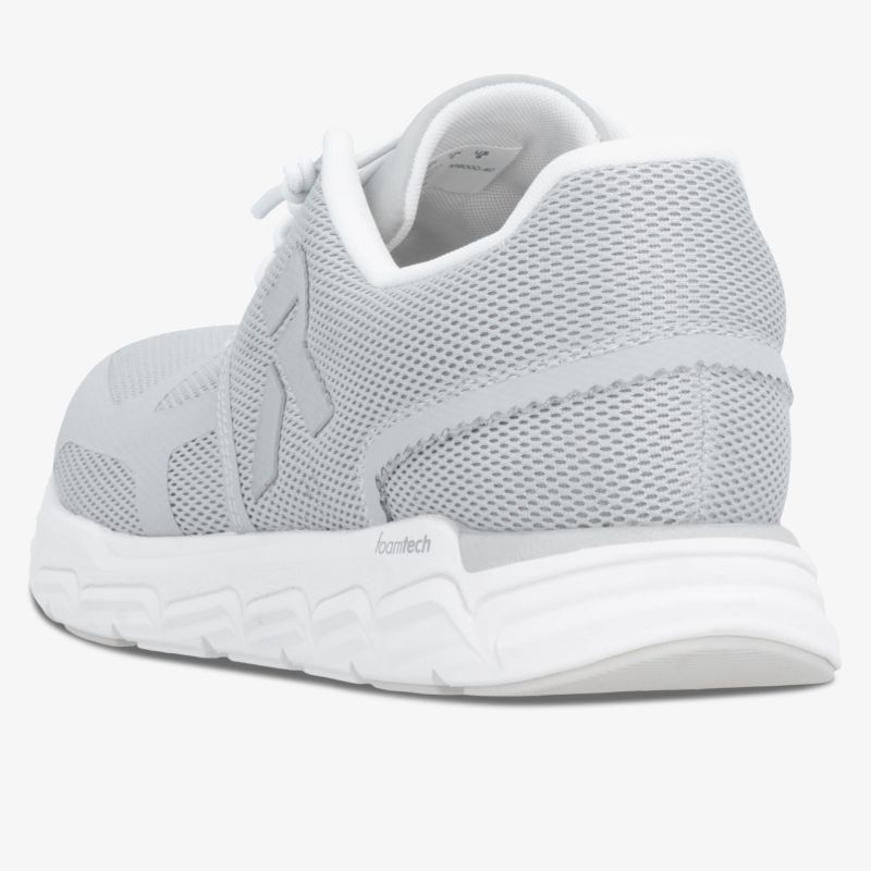 Leichter, atmungsaktiver Schuh mit modernem Design und gepolstertem Schaft, seitliche Ansicht