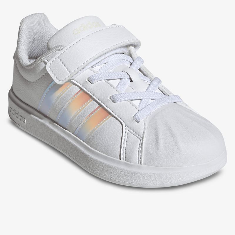 Weißer Sneaker mit verstellbarem Klettverschluss und flexibler, leichter Sohle in Frontansicht