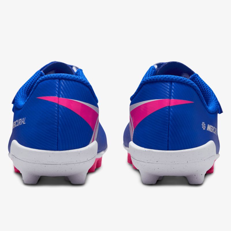 Blau-pinke Fußballschuhe mit Rasenstollen für optimale Traktion und Komfort auf dem Spielfeld