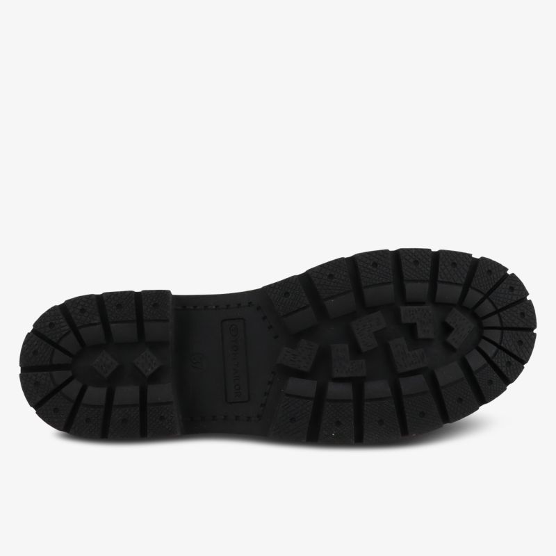 Robuste schwarze Schuhsohle mit tiefem, griffigem Profil für sicheren und rutschfesten Halt