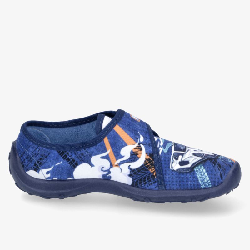 Blauer sportlicher Kinderschuh seitliche Ansicht mit flexiblem, rutschfestem Profil und robuster, bequemer Passform