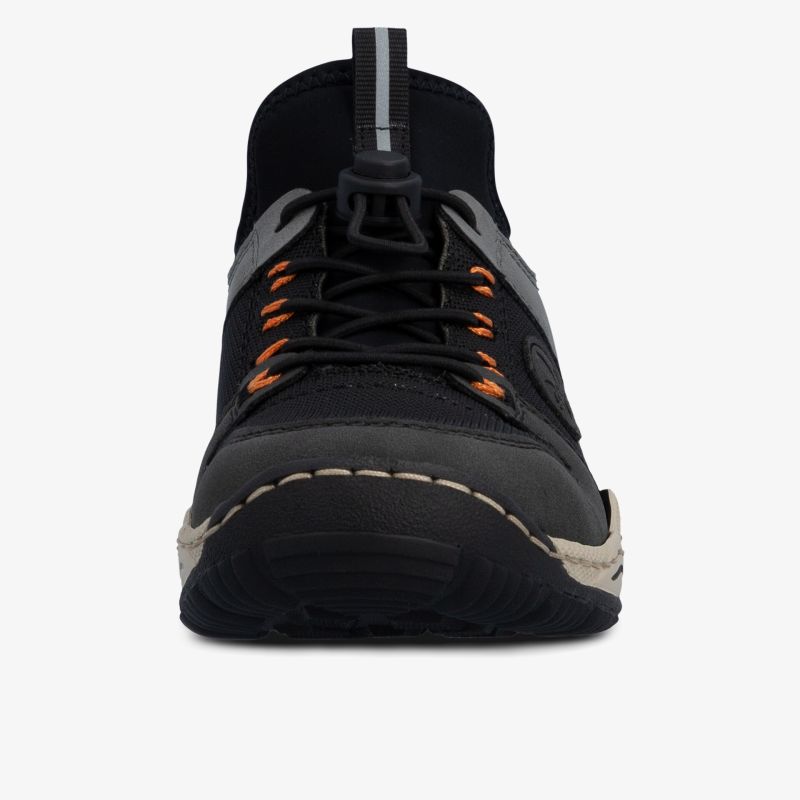 Robuster Schuh mit atmungsaktivem Material, rutschfester Sohle und flexibler Passform, Frontansicht