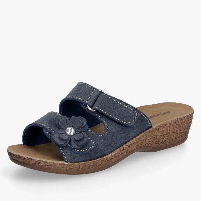 Komfortable blaue Pantolette mit verstellbarem Riemen und dekorativer Blüte, weiche Sohle und niedrigem Keilabsatz