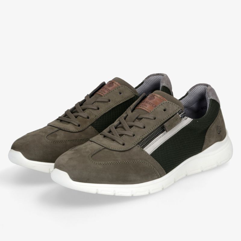 Bequeme und leichte braune-grüne Sneakers mit rutschfester Sohle und sportlichem Design als Paar dargestellt