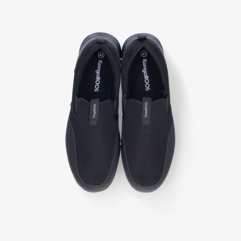 Schwarze Slip-On Sneaker im Paar von oben, leicht und flexibel für hohen Tragekomfort im Alltag