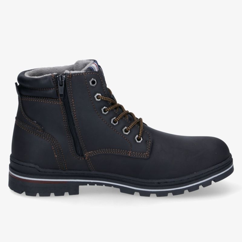 Robuster Lederstiefel mit seitlichem Reißverschluss und rutschfester Sohle für optimalen Halt und Komfort.