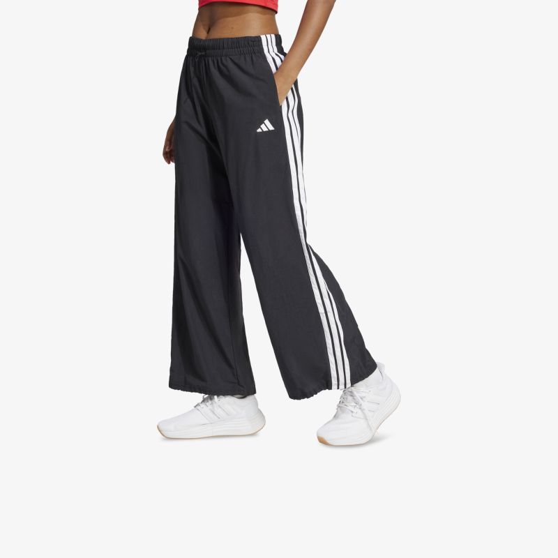 Sportliche schwarze Freizeithose mit weiten Beinen, weißen seitlichen Streifen und elastischem Bund