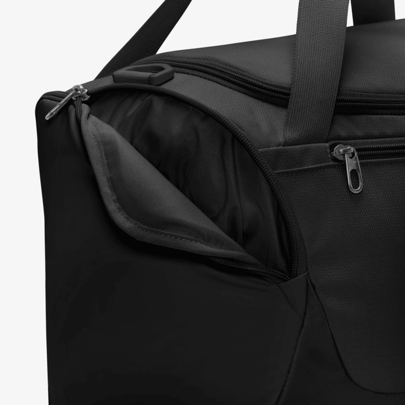 Detailansicht der seitlichen Reißverschlusstasche einer robusten und geräumigen Tasche