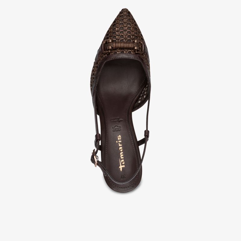 Draufsicht auf eleganten braunen Schuh mit geflochtenem Design, spitzem Zehenbereich und verstellbarem Riemen