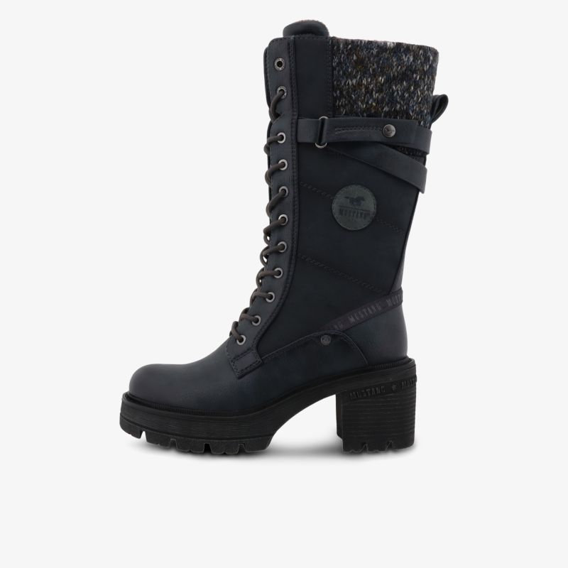 Robuster schwarzer Stiefel mit warmem Schaft und praktischer Schnürung für kältere Tage