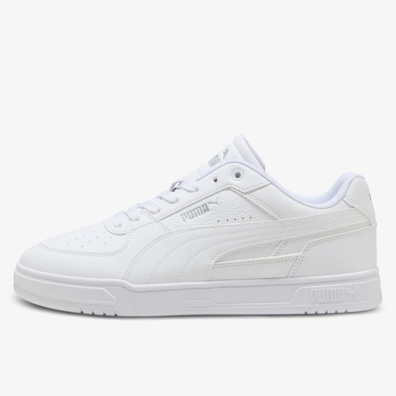 Seitenansicht eines weißen Sneakers mit klaren Linien und sportlichem Design