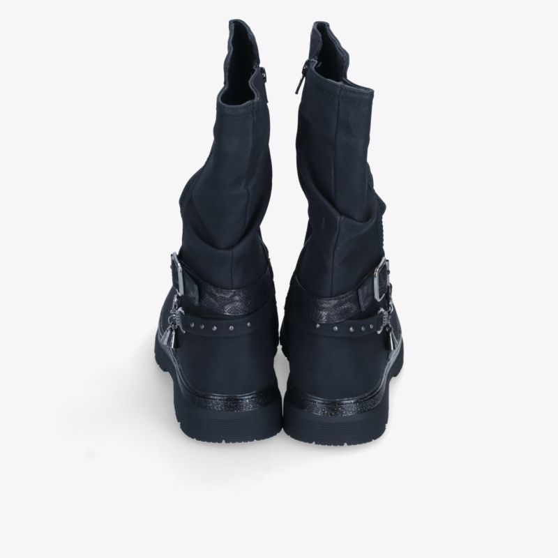 Schwarze Stiefel mit hohem Schaft und robusten Sohlen, verziert mit modischen Schnallen für hohen Tragekomfort