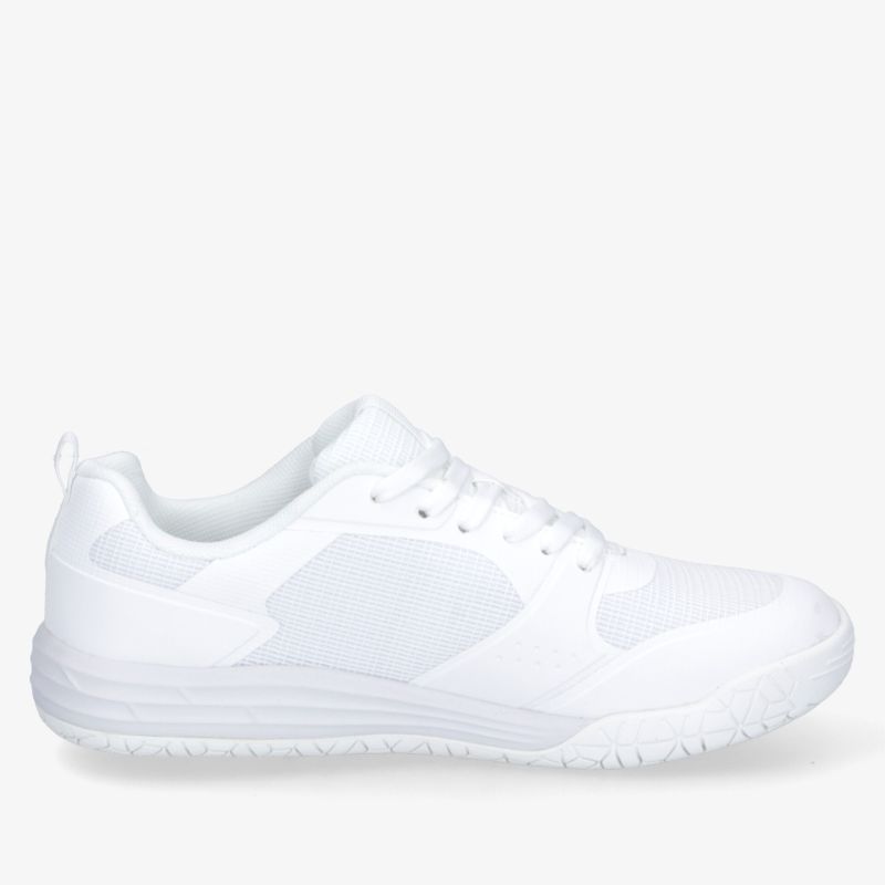 Moderner weißer Sneaker mit atmungsaktivem Material und flexibler, rutschfester Sohle für optimalen Komfort